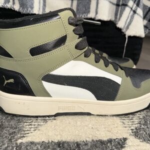 Puma High-Top Sneakers in Green and Black
